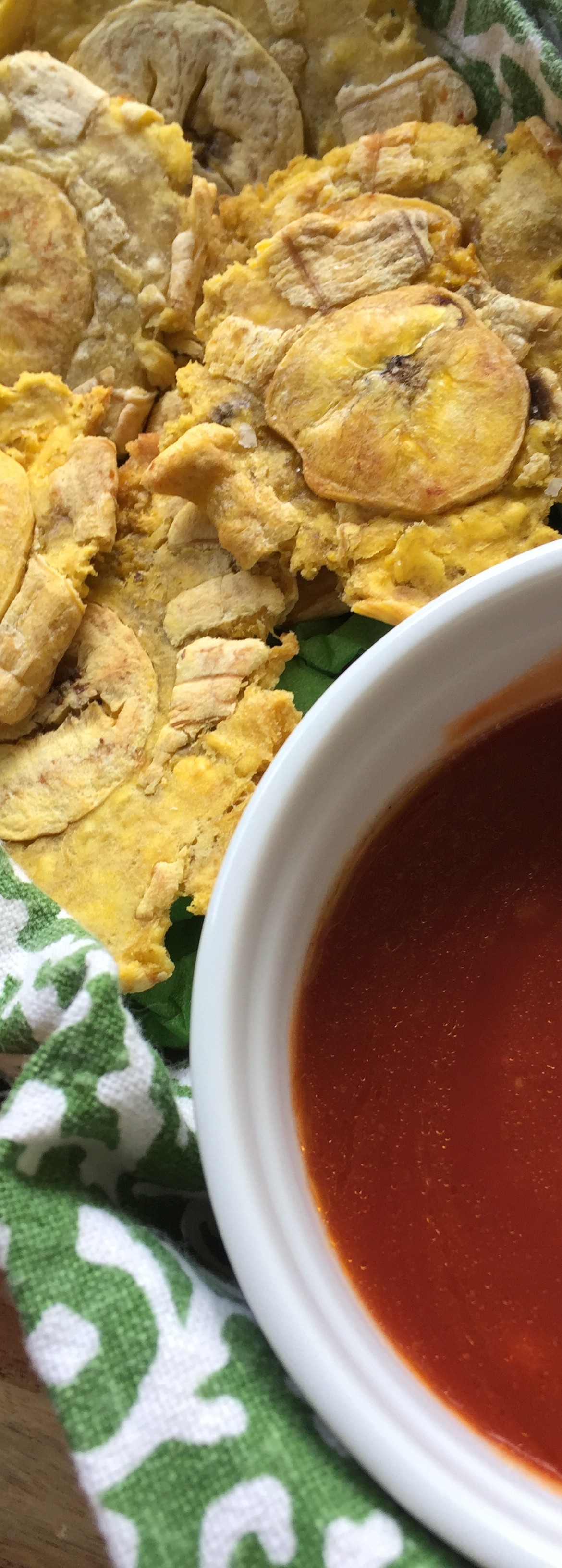 Como se hacen los tostones o patacones al horno. Receta de tostones al horno. www.ensalpicadas.com