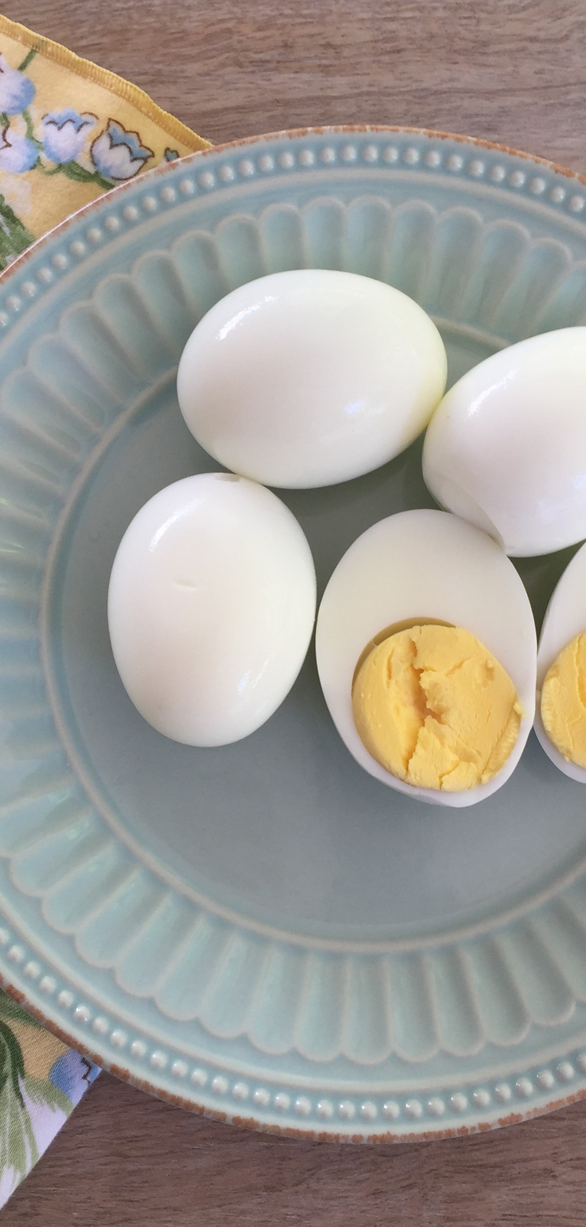 Como hacer huevos hervidos perfectos y faciles de pelar