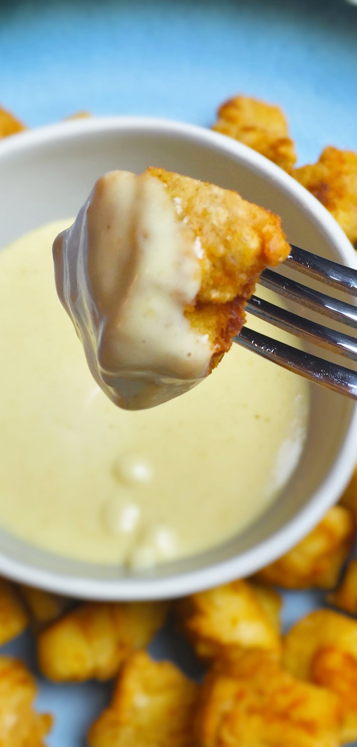 Receta de los mejores nuggets de pollo hechos en casa con salsa de mostaza y miel. www.ensalpicadas.com