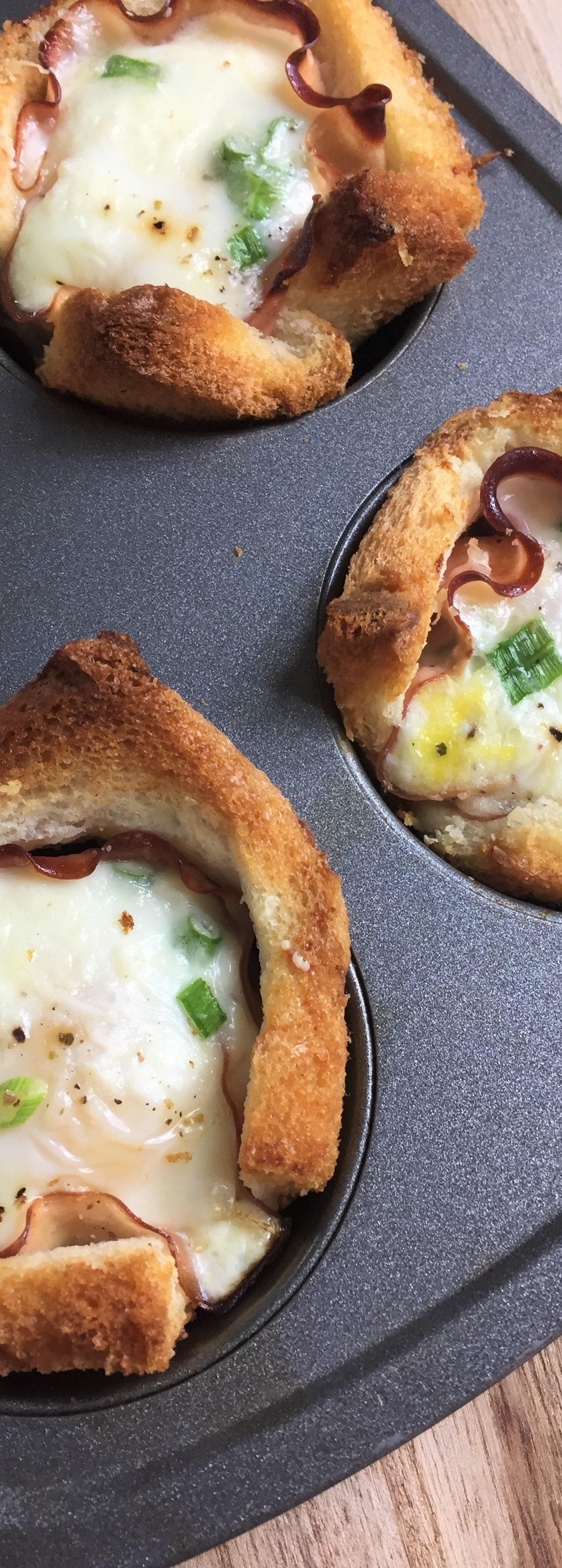 Receta de huevos al horno con jamón y pan tostado