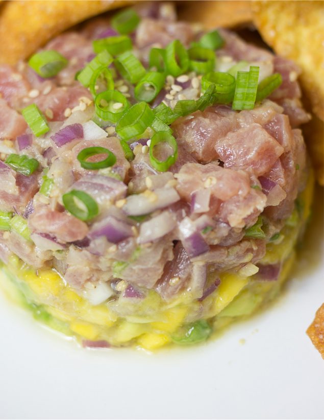 Tartar de Atún con Salsa de Aguacate y Mango Oriental
