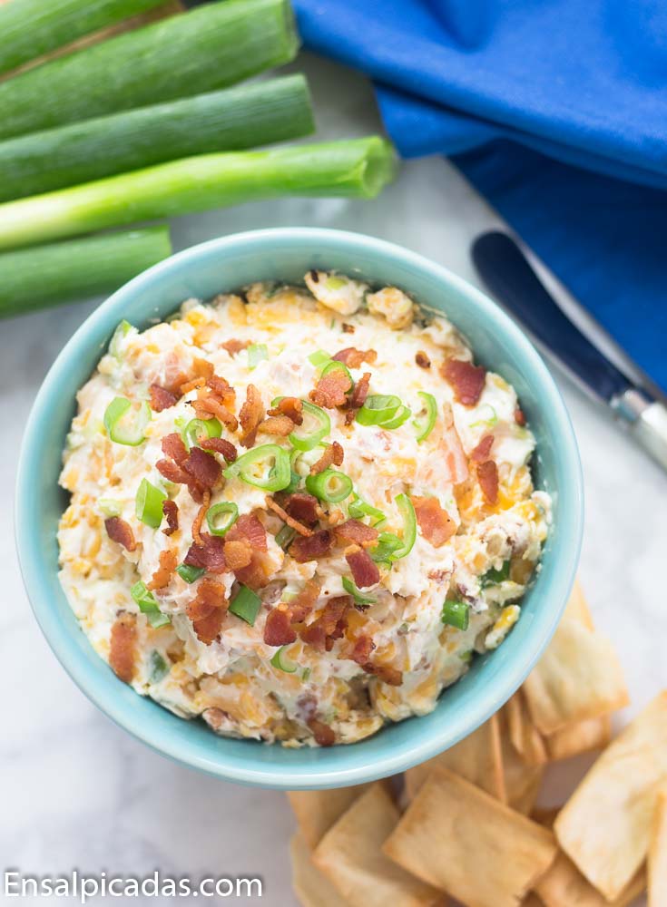 Receta de Dip de Quesos con Tocineta, cebolla y ajo.